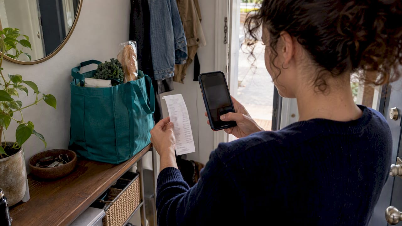 30-Second Habit to Track Receipts for Budgeting for U.S. Taxpayers